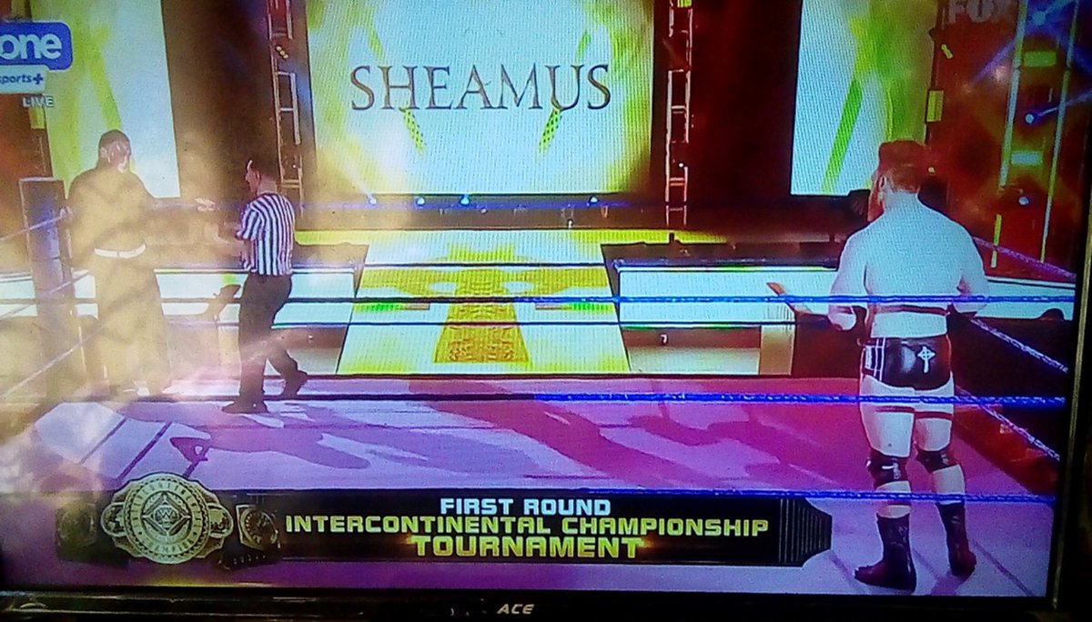 junexhumol2416's tweet photo. i bet the Fearless Champion Jeff Hardy
#ICTitle 
#SmackDown https://t.co/8oac0BHnZb