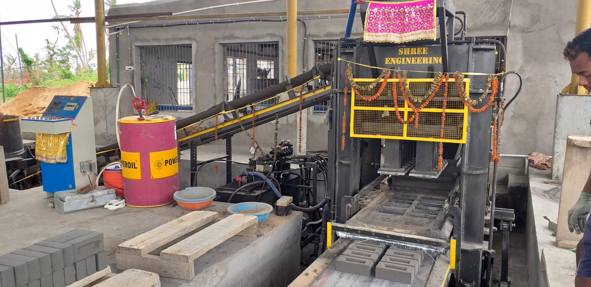 shreeeng29's tweet image. Fly Ash Bricks Making Machine .Fully Automatic High Speed &amp;amp; High Pressure Heavy Duty belt model Machine ...10 Bricks per stroke &amp;amp; 4 Stroke per minute ...Production 2400+ per hours ...
#flyashbricksmachine
#flyashbrickmakingmachine
#flyashbricksmakingmachine