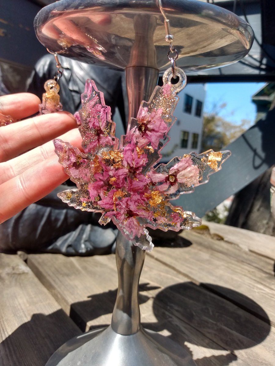 haricolari's tweet photo. ✨🌸🌜🌜🌜so what do we think of this cherry blossom and gold flake earring necklace combo?
🙃🙃✨✨✨🌸🌸🤭🤭 https://t.co/SopFThrOyX