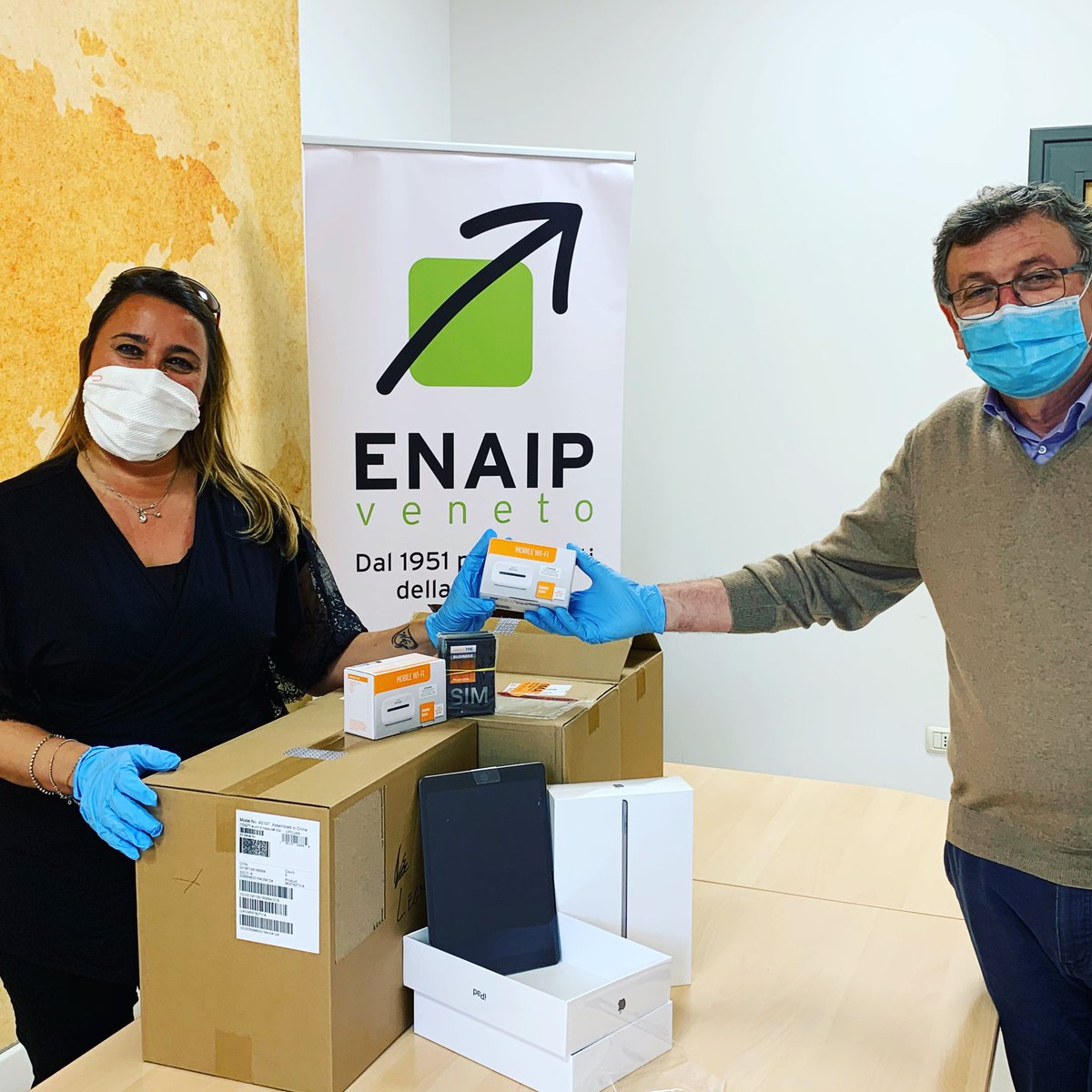 ENAIP VENETO (@enaipveneto) on Twitter photo #NODIGITALDIVIDE- In consegna i primi 50 iPad, SIM card e webpocket per gli studenti in difficoltà. Un impegno concreto per l’accesso alla formazione a distanza. In totale 300 tablet e SIM dati. #enaipveneto #regioneveneto #formazioneprofessionale <a href="/FORMA_Veneto/">FORMA_Veneto</a> <a href="/DonazzanElena/">Elena Donazzan 🇮🇹</a> #NODIGITALDIVIDE- In consegna i primi 50 iPad, SIM card e webpocket per gli studenti in difficoltà. Un impegno concreto per l’accesso alla formazione a distanza. In totale 300 tablet e SIM dati. #enaipveneto #regioneveneto #formazioneprofessionale <a href="/FORMA_Veneto/">FORMA_Veneto</a> <a href="/DonazzanElena/">Elena Donazzan 🇮🇹</a>