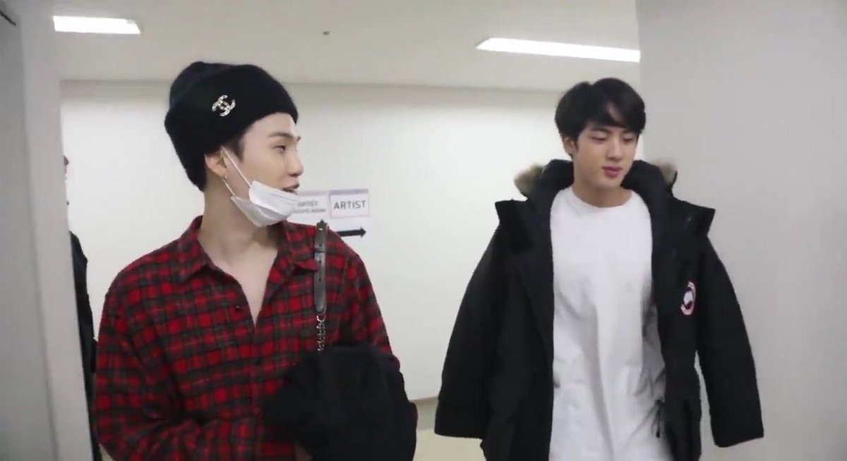 thread of yoonjin pictures but the gap is getting closer as you scroll