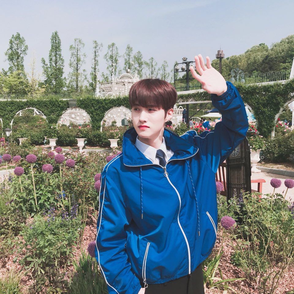 changgu with trees/plants as his background a thread @CUBE_PTG