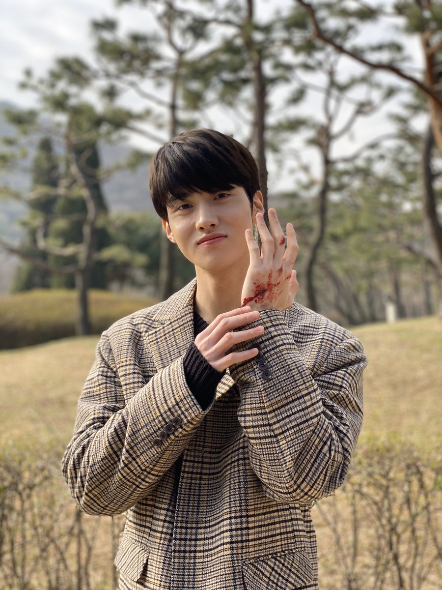 changgu with trees/plants as his background a thread @CUBE_PTG