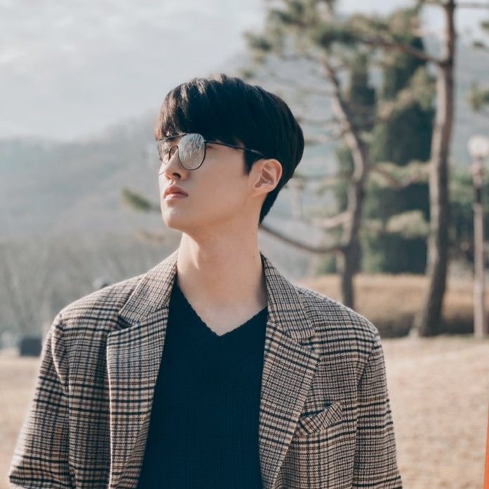 changgu with trees/plants as his background a thread @CUBE_PTG