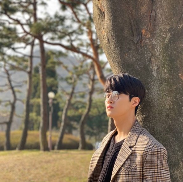 changgu with trees/plants as his background a thread @CUBE_PTG