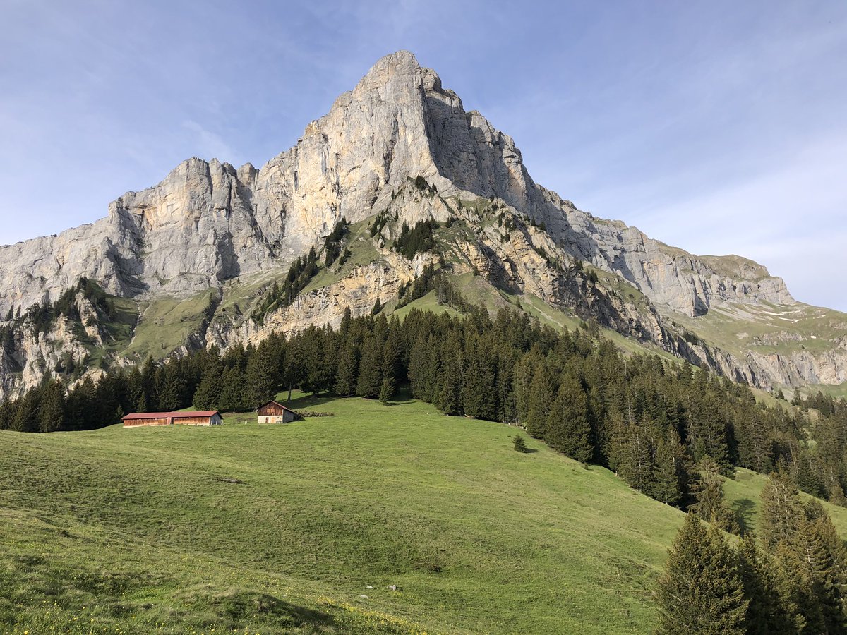 f_manners's tweet photo. Croix de Fer. What an amazing cliff with wonderful limestone climbing. A great place to climb to escape the crowds and find some breeze on a hot day. We did a route called Ni dieu ni maitre which is super tricky for the grade but fun. #chamonix #sportclimbing https://t.co/TugDy8NXYo