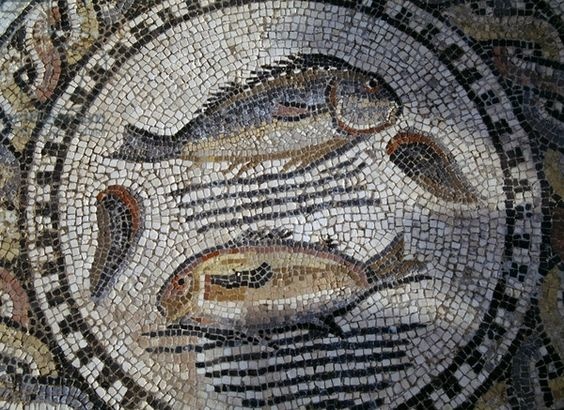 On parle aussi de sangsues qu'on n'y pêcherait que dans une certaine rivière et qui, longues de 7 coudées, auraient pour respirer des branchies percées de part en part.