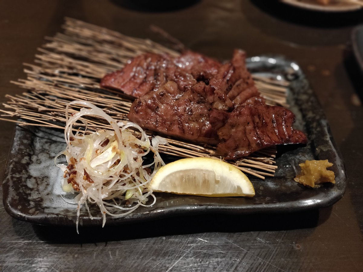 onickman's tweet photo. 昨日行きつけの飲み屋さん再開したから行ってきた。消毒置いたり個室にフィルム付けたり感染症対策しっかりしてた。形は少し変われど日常は戻って来てると実感。 https://t.co/XanM6oxoaU