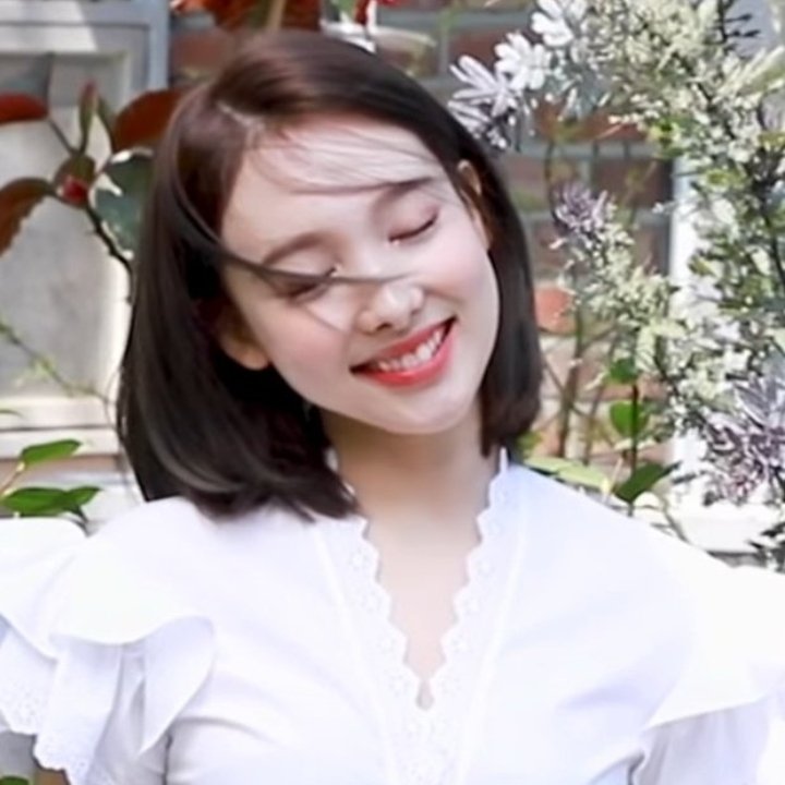 tiny_nayeon's tweet photo. she is unreal. 
#나연 https://t.co/Ti7cikBnEI