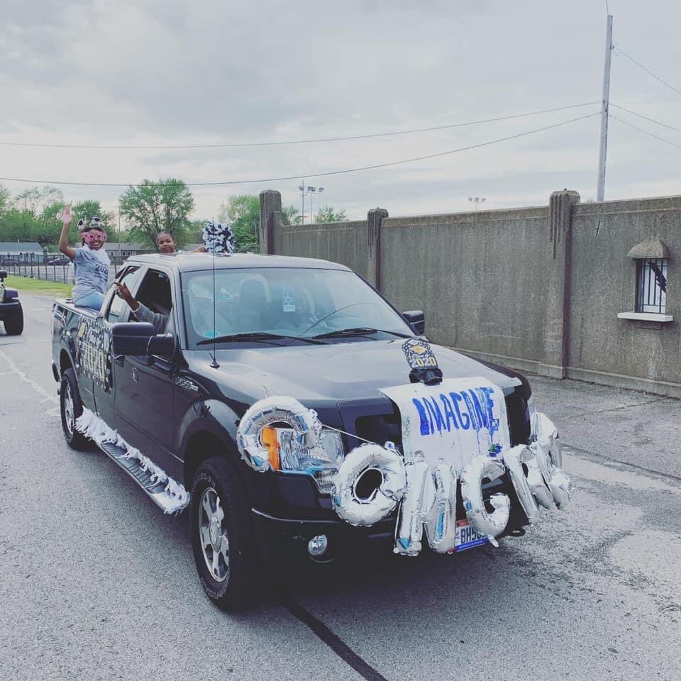 WheresOhgo's tweet photo. Here’s to far better things ahead! @gobluestreaks celebrated the class of 2020 today with a parade through the city! #seniorstrong #sanduskystrong #goforgood https://t.co/najbz2vIw5