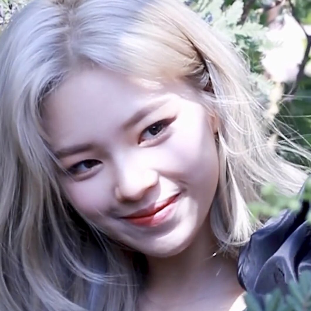 lq jeongyeon (@lowjeong) on Twitter photo 