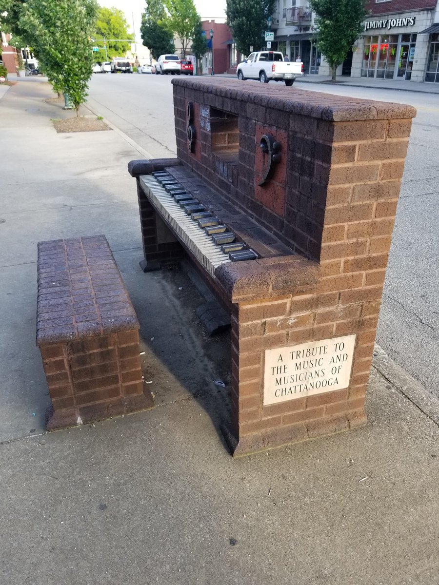 andys_journeys's tweet photo. May be a little out of tune but perfect fit for the fun Frazier Avenue in Chattanooga
#chattanooga
#cha
#frazierave https://t.co/OJs9ntpTet