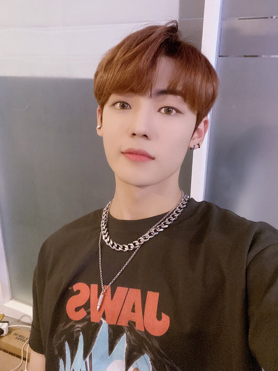 official_ACE7's tweet photo. [#에이스_찬]

초이스들 덕분에 참 빛나는 사람이 되는 것 같아요.
여러분들도 저희를 빛나게 해주시는만큼 저희도 여러분들을 빛나게 해드릴게요.
고마워요:)

#ACE #에이스 #CHOICE #초이스 https://t.co/bRg6EWuOOf