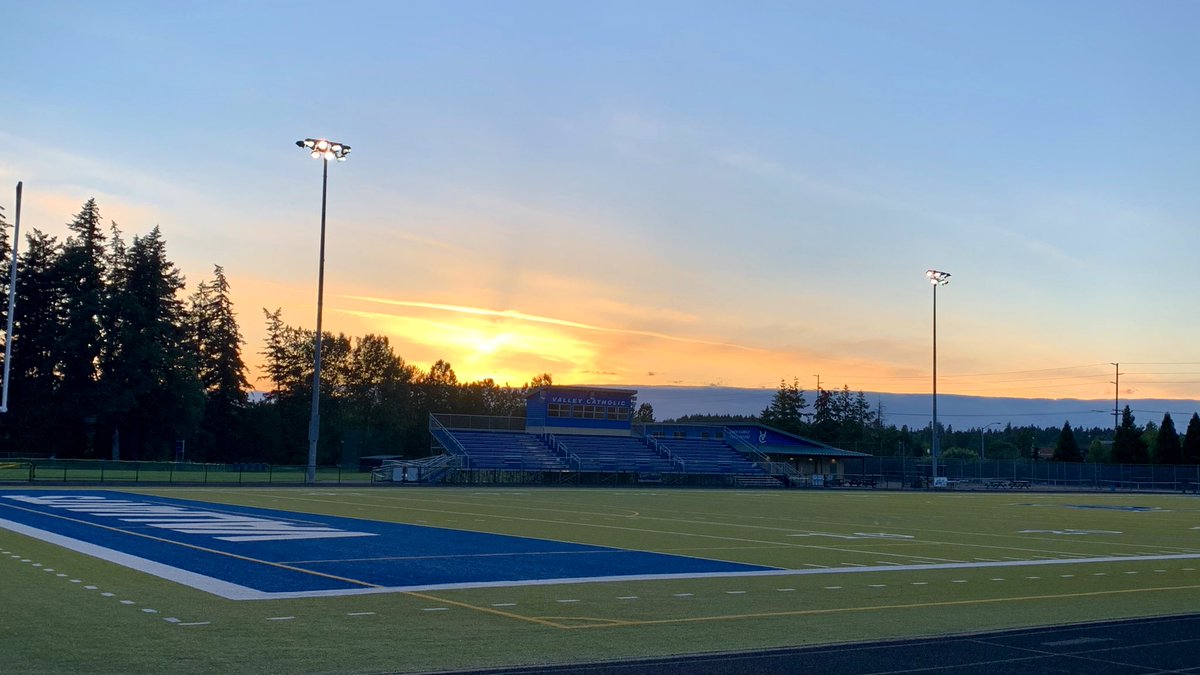 vcvaliants's tweet photo. Tonight the lights are on at  @_ValleyCatholic Stadium to recognize &amp; say THANK YOU to all of the essential workers! #Grateful #BeTheLightOR https://t.co/eyTdrEbDkW