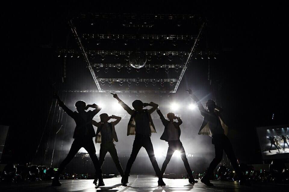 This is what we gonna see when SHINee at the stage.[SHINee at the stage - a t h r e a d pt. 2]
