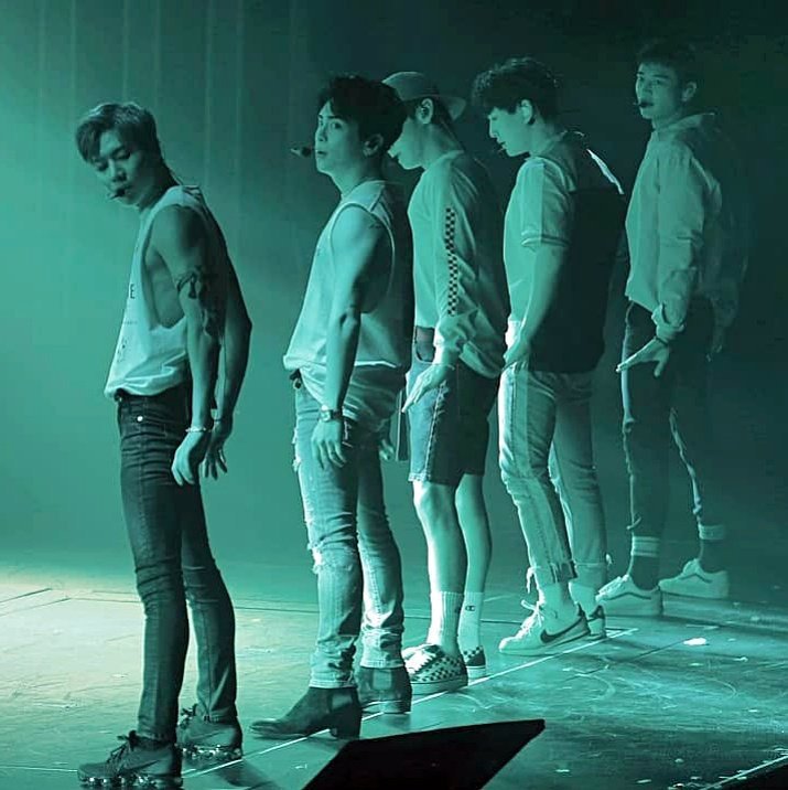 This is what we gonna see when SHINee at the stage.[SHINee at the stage - a t h r e a d pt. 2]