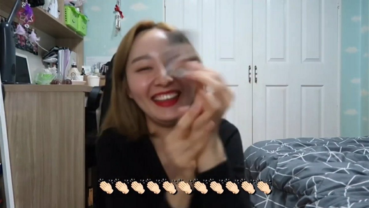 little9dya's tweet photo. Her reaction when she got jungwoo pc😅 https://t.co/AeIC4eyYoI
