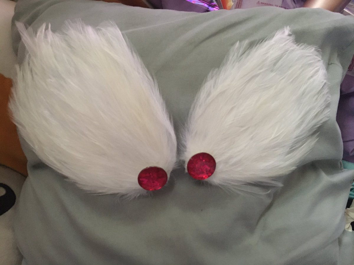 ORIGINALLY POSTED ON MARCH 30joann didn't have the feathers like i wanted and i didn’t want to make any so i got a different kind and i like how these look more. made them detachable because for better storage