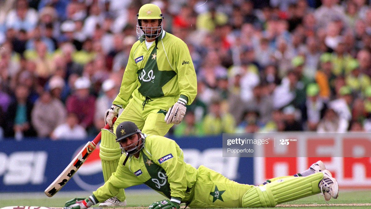 Inzi had run well for far too long, something had to give, right?He ran out Yousuf first who was in absolutely imperious touch that dayThen he would have run out Skipper  @wasimakramlive too but he was on all fours after a brilliant  @bowlologist yorker, ran himself out5/n