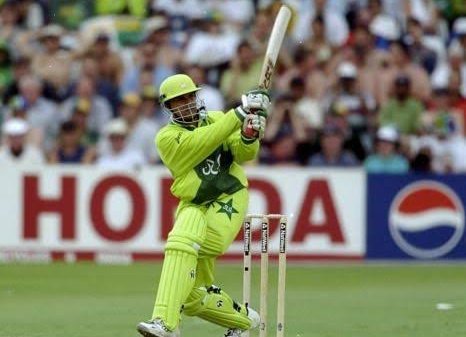 Still, Inzi did play the role he was asked to with a fantastic knock of 81The Pak acceleration job had begun in earnestIn the death overs, Moin Khan, the Pak stumper had always been very goodHere he took full toll to hit 3x6s, 2x4s as Pak scored a 100+ in the last 106/n