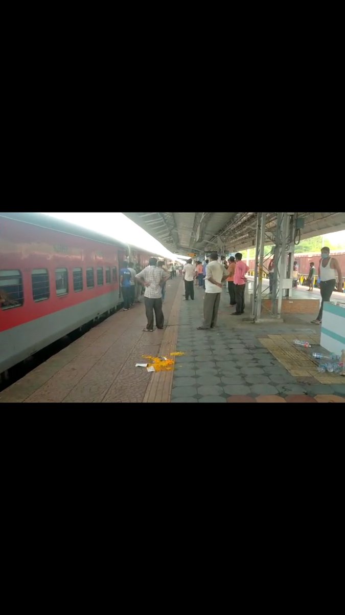 Shramik special train set off to Gorakhpur (UP) from Vasai road (Maharashtra) on 21st May, 2020 reaches Rourkela station in Odisha today morning. Clueless passengers claims that driver has lost the route. No official word from  @WesternRly. Can someone help.