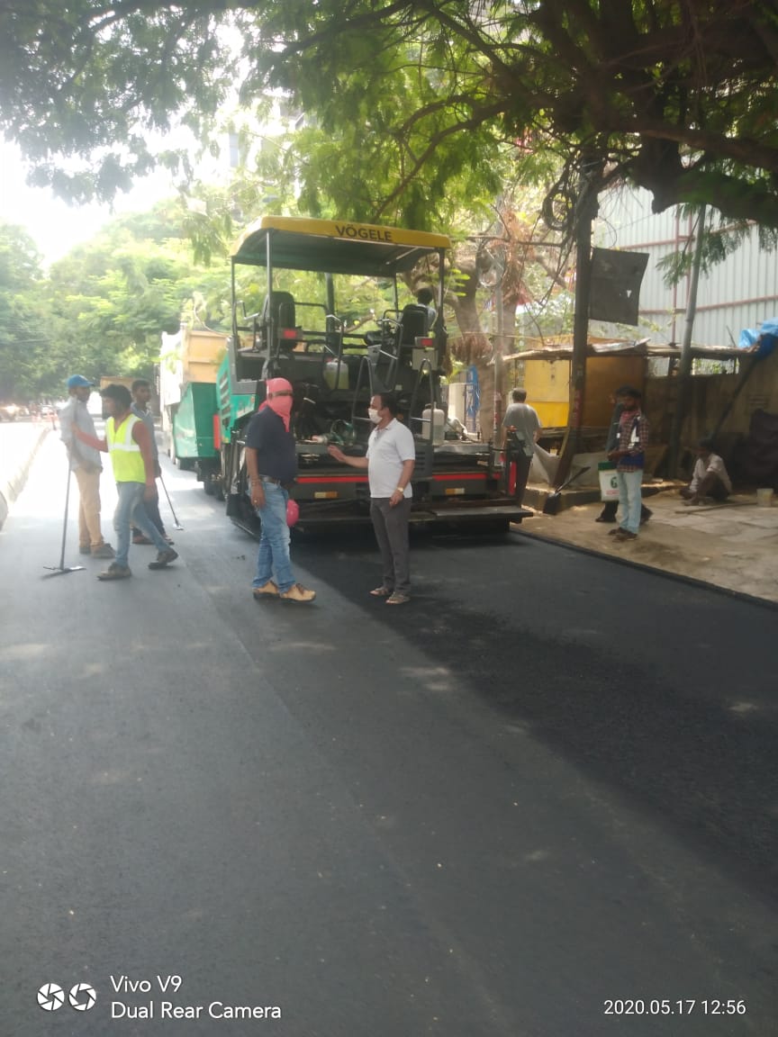 Recarpeting of BT roads is taking place under CRMP in Himayathnagar ward, Amberpet Circle. Recarpeting of BT road from Himayathnagar 'Y' junction to Old MLA Quarters junction is completed and the work is in progress from Basheer Bagh CP office to YMCA Junction, Narayanguda.