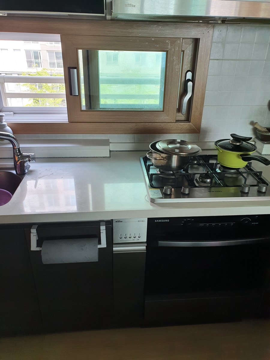 청소연구소에서 요청~~ 청소완료~~
 일주일에 한번 하는데 깔끔하게 잘 하신다
계속 신청할 예정이다~~ 청소연구소 좋아요^^