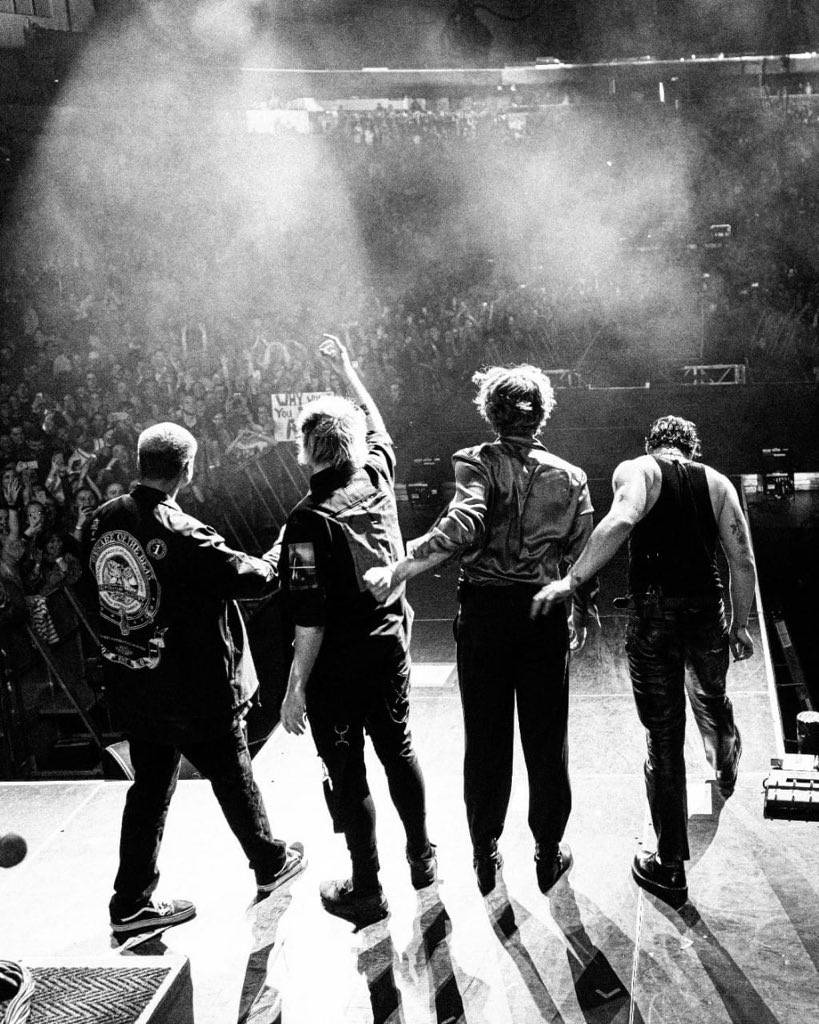 cremaxbavarian's tweet photo. Se terminó el proyecto organizado por las capas de @5sosfIowers💗 En verdad fue una semana donde pude conocerlas un poco más y debo decir que se ganaron una parte de mi corazón, vamos por más. Muchas gracias a todos los que participaron, amor infinito. #5SOSWeekLatam #CALMDay https://t.co/QUJtpU3CSY