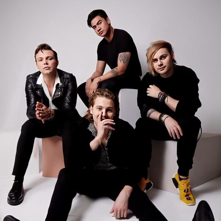 cremaxbavarian's tweet photo. Y para mis chiquis de 5SOS, simplemente agradecerles por compartir su arte y talento con nosotros, lo que llegan a generar en muchas personas es increíble y se puede notar a Kms el amor y pasión que le ponen a su trabajo, les deseo lo mejor siempre. #5SOSWeekLatam #CALMDay https://t.co/1Z66Ypuo29