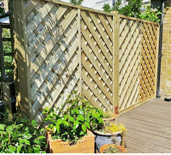 roycehall_ltd's tweet photo. Fence Transformation!!
These fence panels were beyond repair. So we replaced with new diagonal lattice style panels.
#fence #lattice #construction #newfence #fencing #gardenfence #fencedesign #landscape #landscapedesign #garden #gardendesign #gardeninspiration #gardenlife https://t.co/xgPAe3PZV3