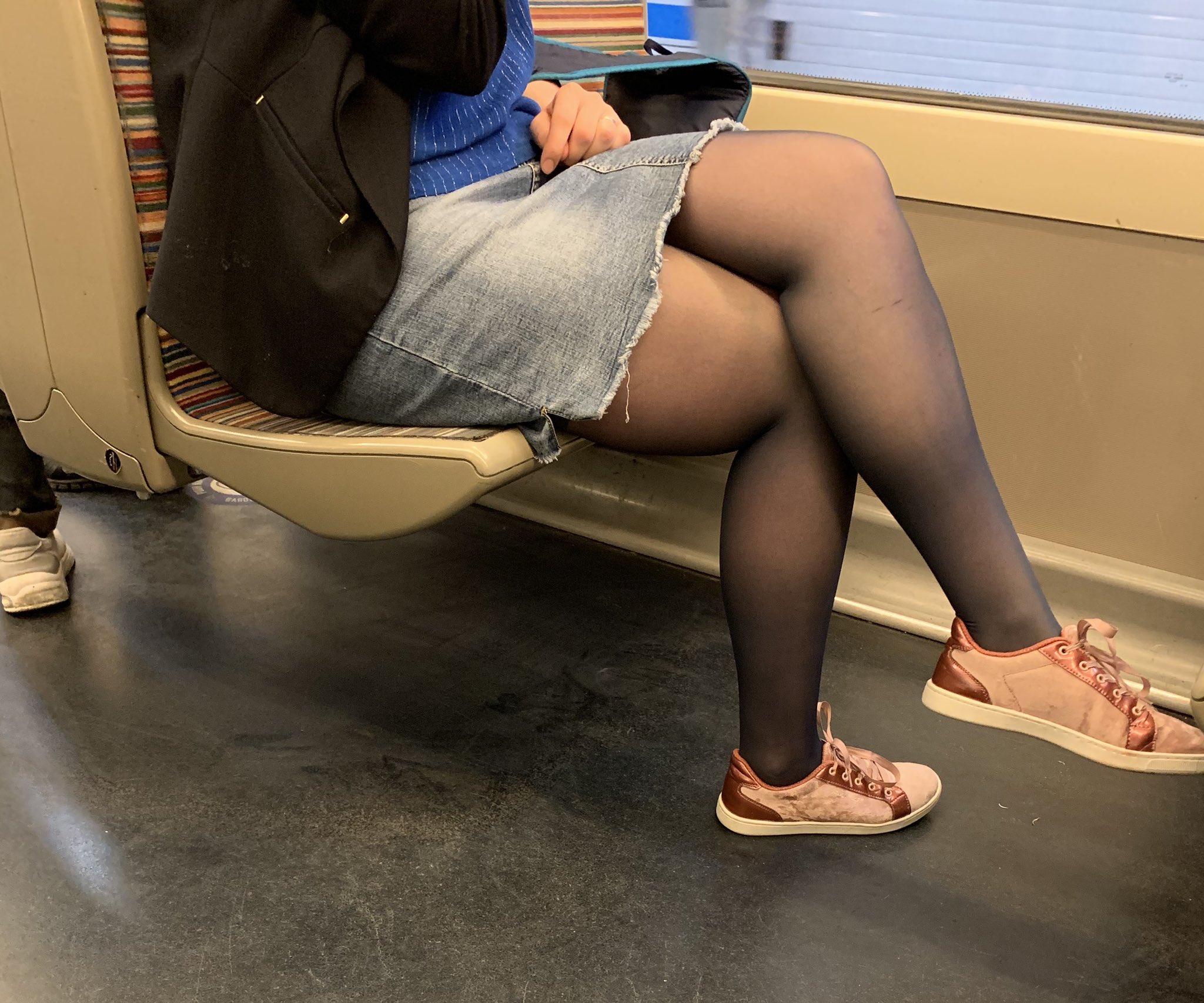 Kissing subway girlfriend pantyhose