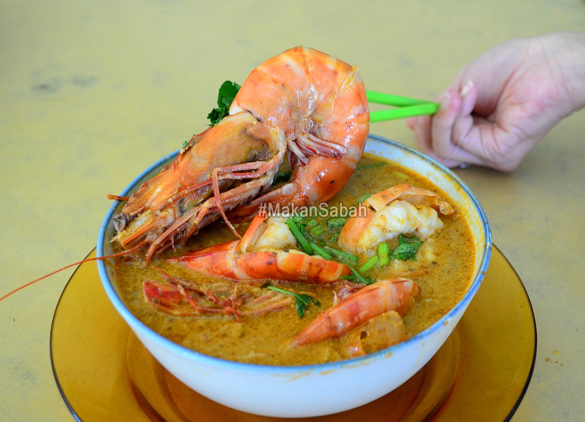 In Tawau #Sabah, you can find some of the most interesting &amp; authentic local food. Clockwise: Nasi Kuning, Mee Tauhu, Fresh Tawau Seafood &amp; Udang Galah Tom Yum. #OnlyInSabah #MalaysiaTrulyAsia #VisitMalaysia #SabahFood #Aidilfitri #Raya2020 #Makan #Malaysia #MalaysiaFood #Tawau