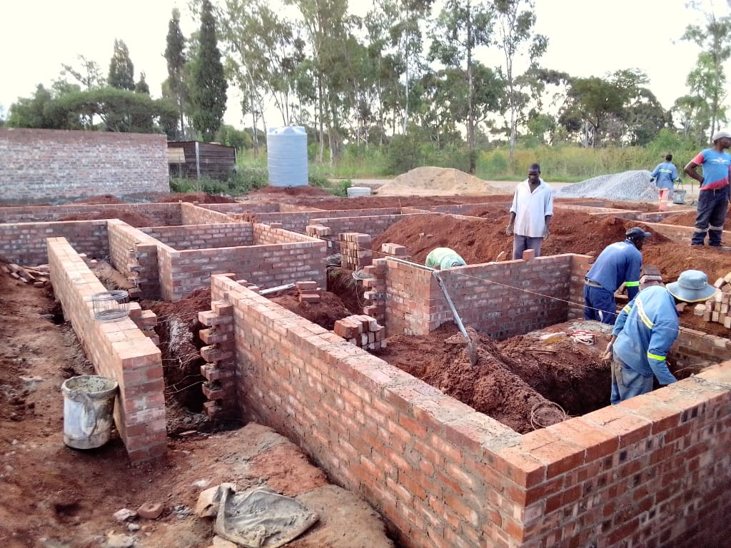 RolackGroup's tweet photo. Tichiita ZinhuZedu, #kusedebura.Plan takadhirova tawekuvaka kusvika imba yapera zvese topa #saimba maKey.
We design the hse,then provide bricklayers, plumbers,carpenters&painters4the complete job #CompleteConstruction
#WeDesignAndBuild
#TheRolackTeam
Call&/WhatsApp:0777410923 https://t.co/NLOG5tdc5x