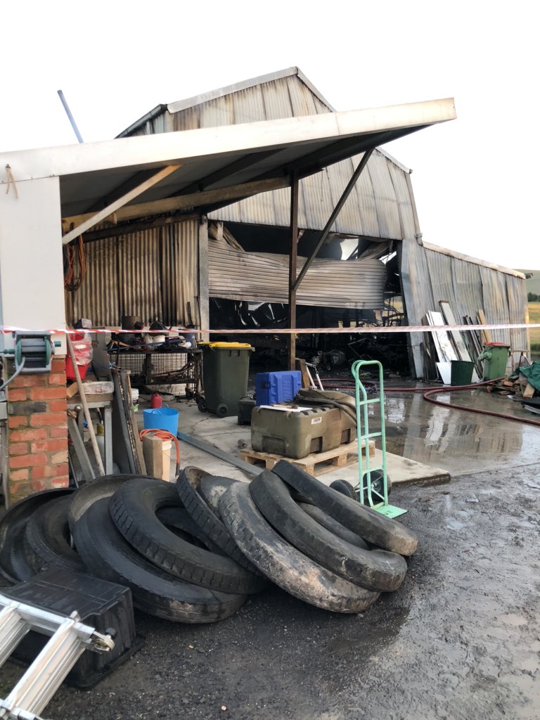 BrettBoaty's tweet photo. Fire Service capability being used to great effect. Secure water supply plus safe, progressive tactics ensured this fire was contained quickly to minimise damage. Great work team. 👍👏#CFAd15 https://t.co/hITKadBxHb