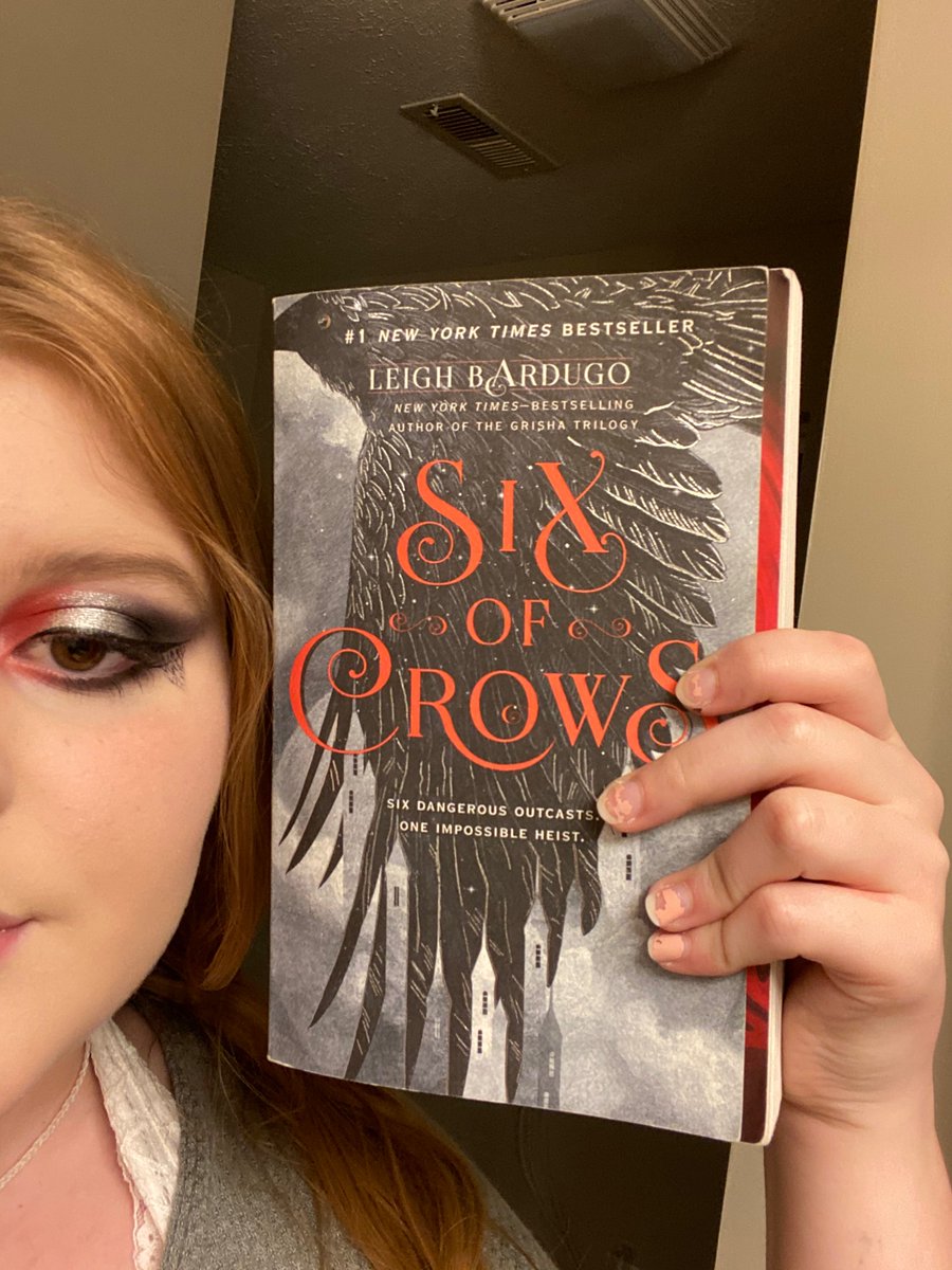 freddysmita's tweet image. •𝔴𝔢𝔩𝔠𝔬𝔪𝔢 𝔱𝔬 𝔱𝔥𝔢 𝔤𝔯𝔦𝔰𝔥𝔞𝔳𝔢𝔯𝔰𝔢•

here’s my #SixofCrows and #shadowandbone look!! It took a hot minute but I think it turned out alright🥰lmk which look is your favorite:)