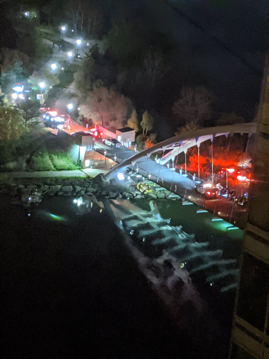Supertamago's tweet photo. @CP24 @CityNews lots of police and firefighters looking for something or someone near/below Humber bay bridge by Windermere and Lake Shore. Traffic cameras seem to be intentionally censored as well 😬 #Toronto https://t.co/03dFZNowAv