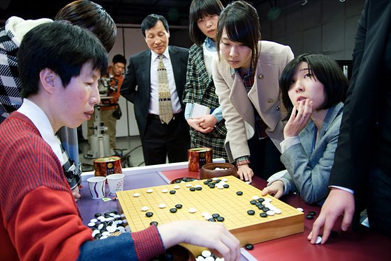그리고 저 일본 명인을 꺾었다는 소녀 기사는 훗날 한국 최초의 여성 9단 타이틀을 달게되니 그 이름은 박지은이랍니다