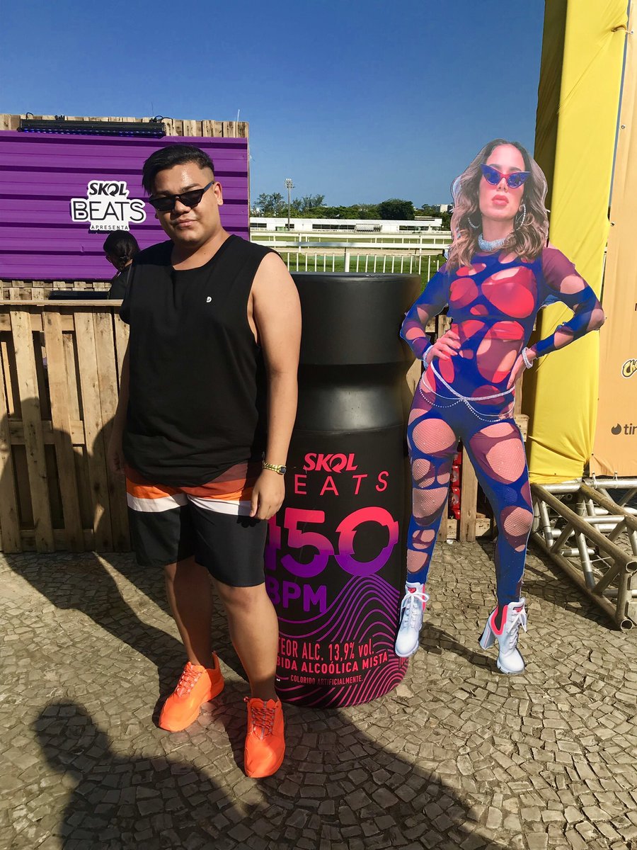 fuzuew's tweet photo. @Anitta @BeatsOficial #AnittaLatinosUnidos #beatsoficial 

MELHOR DO MUNDOOOO 😍 https://t.co/Ey4NA1BukC