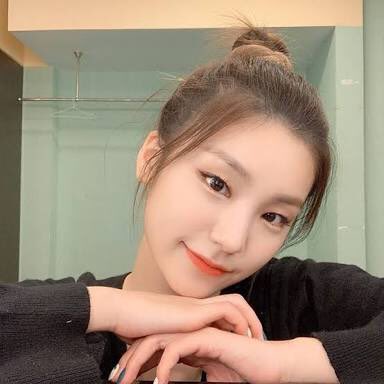 adinamaganda's tweet image. — smile is a curve that sets everything straight

#PVSelcaDay