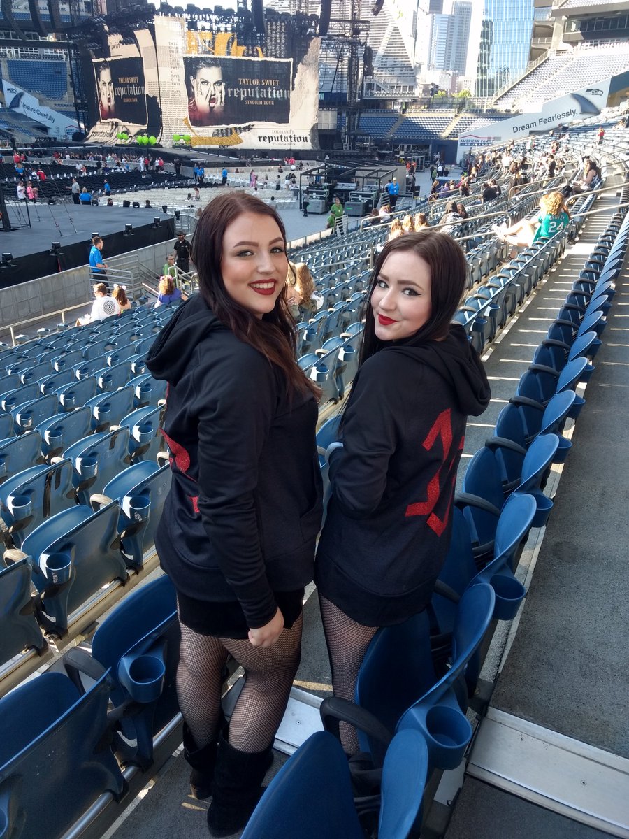 listofexloverss's tweet photo. 2 years since i finally got to see taylor live for the first time π₯Ίπ€ #reptourseattle was 1 of the best days of my life.
met a girl in line who ended up becoming 1 of my best friends ever. fully LOST IT when T sang holy ground. fell in luv w charli π₯Ίπ₯°
get me a time machine. https://t.co/JtuiKwn7Yl