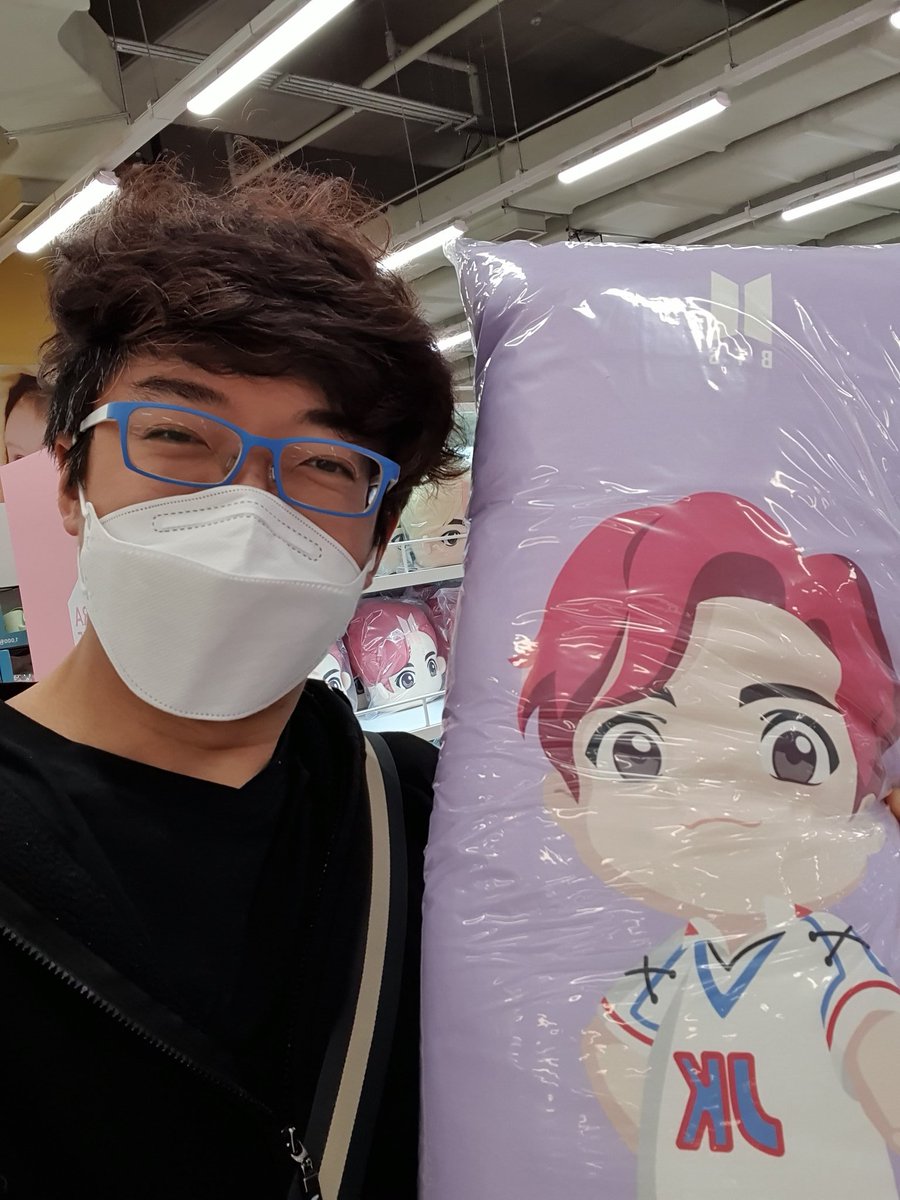 dannyoppakpop's tweet photo. Bts nara home deco cushion
Bts cushion^
If you need them dm^^
#bts #bangtan
#휠라 #방탄소년단
#RM #Jin #SUGA #jhope
#Jimin #V #JungKook #FILA
#BTS #LOVE_YOURSELF_Collection https://t.co/c3Gia5kj4K