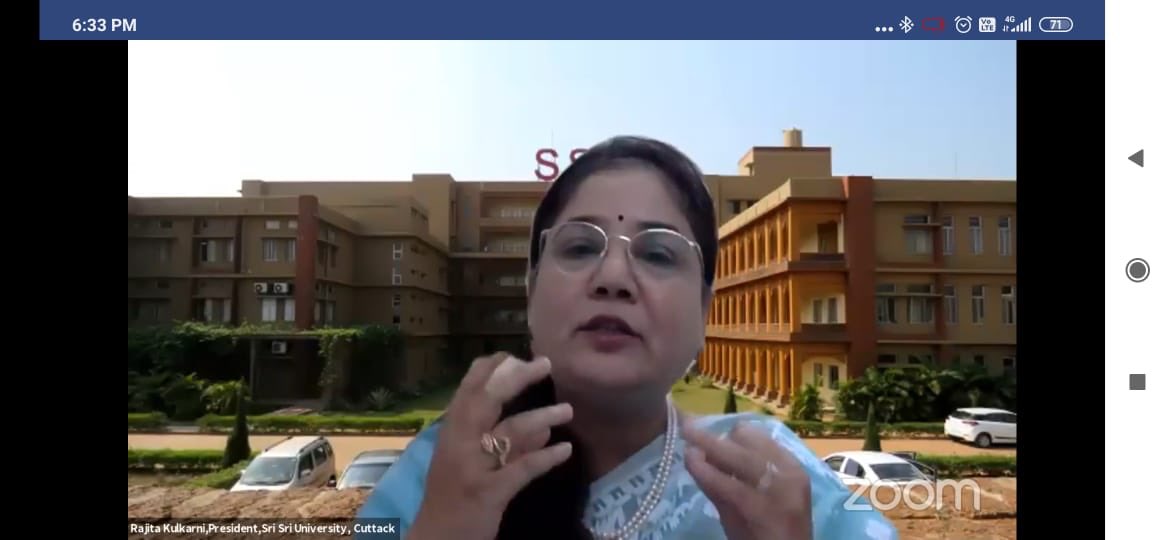 RajitaBagga's tweet photo. My first public program after Pappa merged with the Divine.
An online education conference with 5 other Vice Chancellors, on Blended Education &amp; what it may mean for the future of our students. 1500 people -VCs, Presidents, Edu tech professionals &amp; faculty members attended https://t.co/bDCPzt3r2L