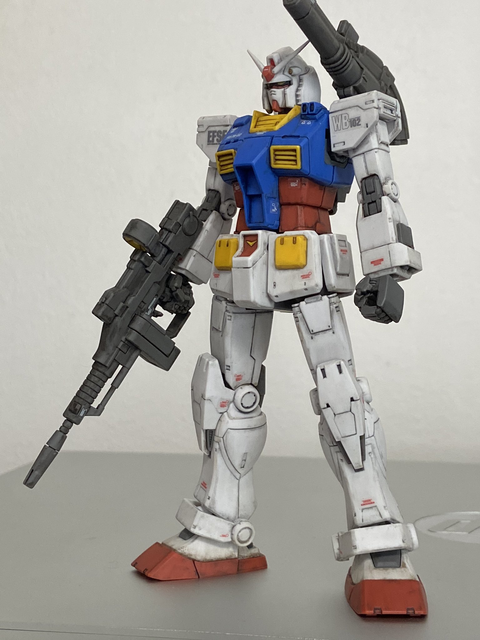 ホビージャパン編集部 簡単フィニッシュでオリジン版hgガンダム Mr ウェザリングカラーマルチグレーにマルチブラックちょい足しのウォッシング 足周りのみグランドブラウンで少しきつめに汚しました この後チッピングしても良いかもですね 積みプラ崩