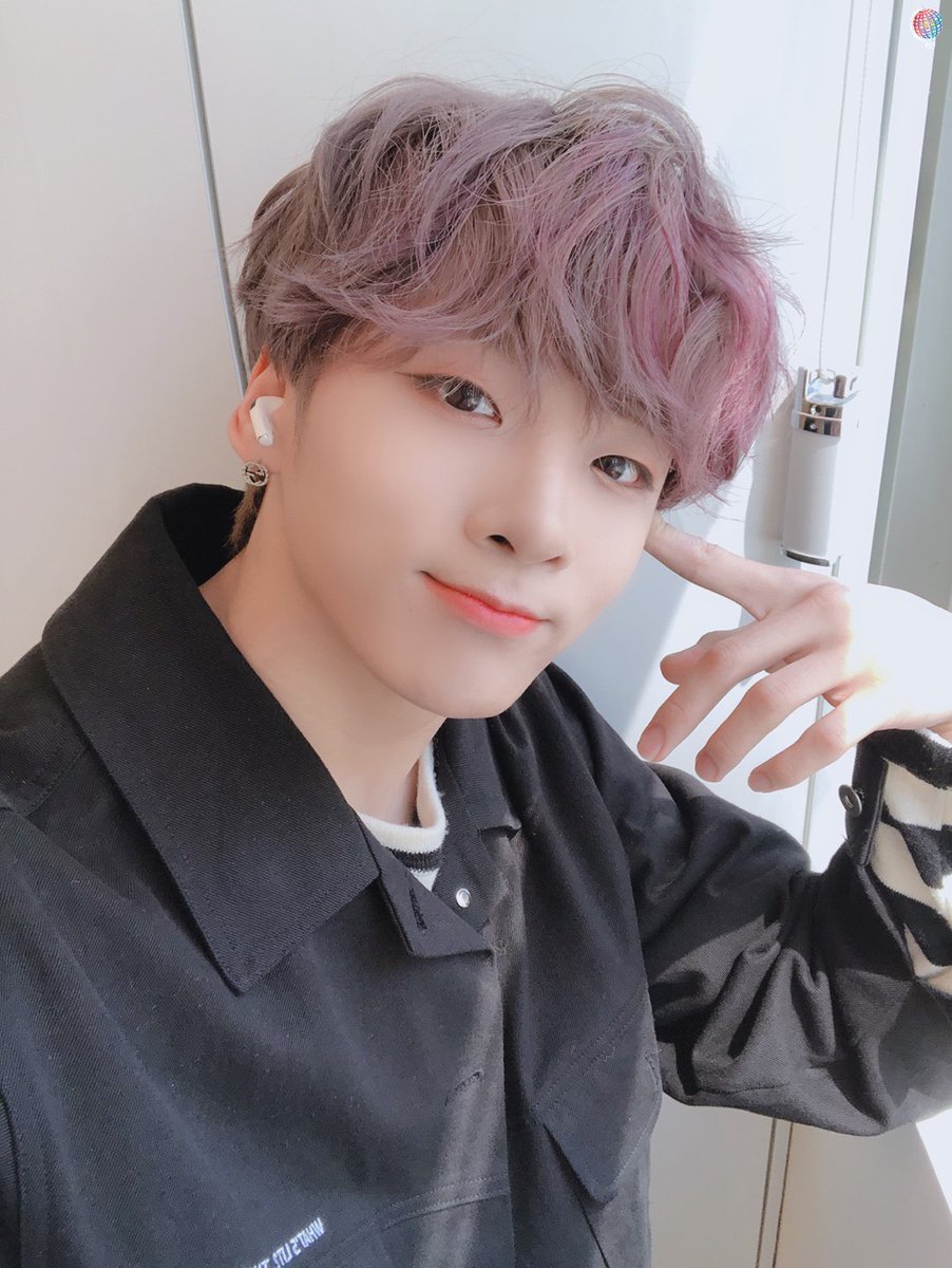 McndOfficial_'s tweet photo. 눈부신 햇살 아래 #캐슬제이 와 함께해요🌞

#MCND #Castle_J https://t.co/d3TrepTfaA