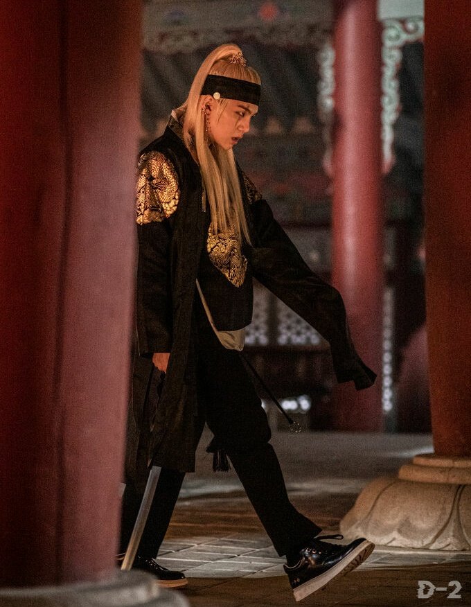 artemis_twt's tweet image. yoongi gangsta but also tiny sweater paws