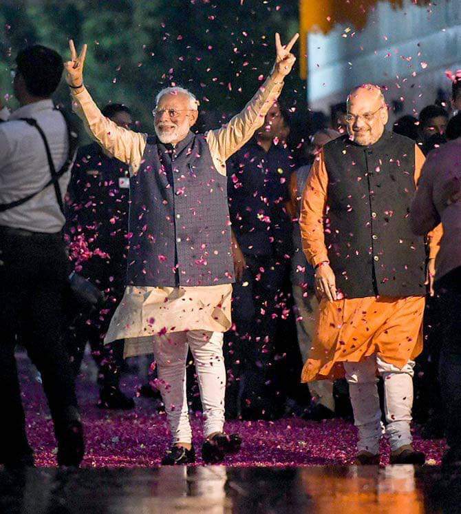 being_pragati1's tweet photo. 23 मई 2019, भाजपा का 303 सीटों के साथ पुनः प्रचण्ड बहुमत के साथ विजय प्राप्त करना आदरणीय मोदी जी के कुशल नेतृत्व, आदरणीय अमित शाह जी के संगठन कौशल और पार्टी के लाखों तपस्वी कार्यकर्ताओं के परिश्रम व त्याग के कारण ही संभव हो पाया था।
सभी राष्ट्रवादीयों को बधाई।। https://t.co/aSSKnDmTyq