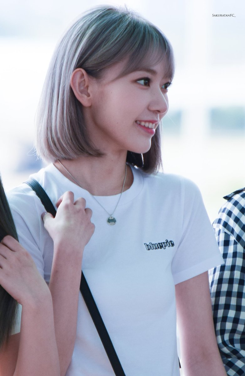 190416 Incheon Airport entrance A thread :Miyawaki Sakura  #IZONE  #아이즈원  #アイズワン #miyawakisakura  #宮脇咲良  #미야와키사쿠라