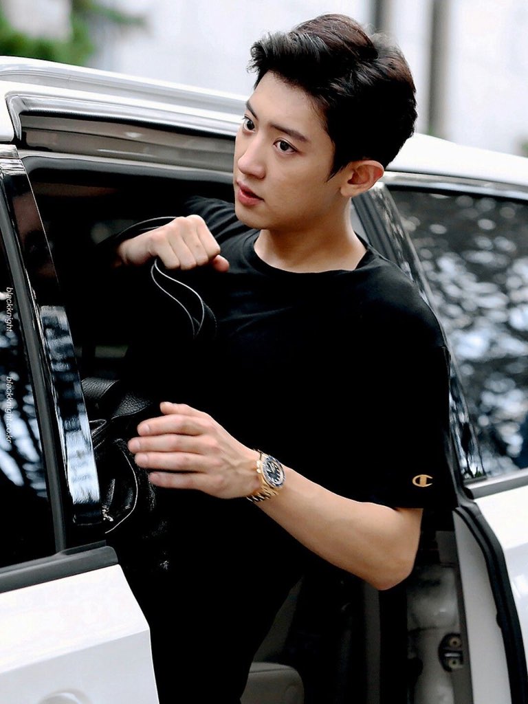 self-indulgent much-needed thread of Chanyeol wearing black because he's a god