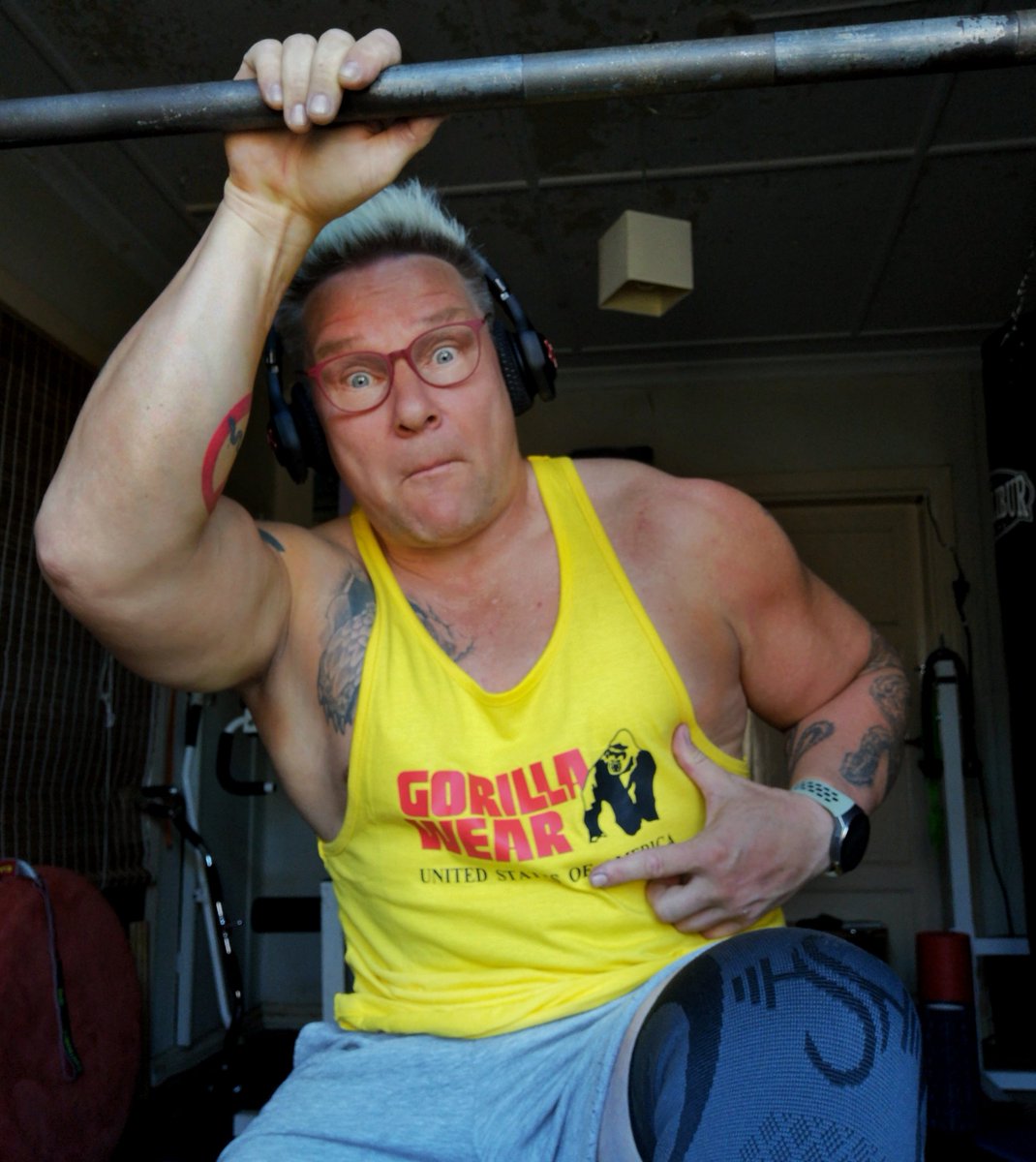 PaasikunnasTimo's tweet image. Can you find those 2 vegans in the picture?
By the way, if you don't, clean your phones glass! 😀

Have an awesome weekend my lovely friends!! 🌞❤️

#veganbodybuilding #vegan #plantbased #happyweekend #gorillawearusa #sporttistore