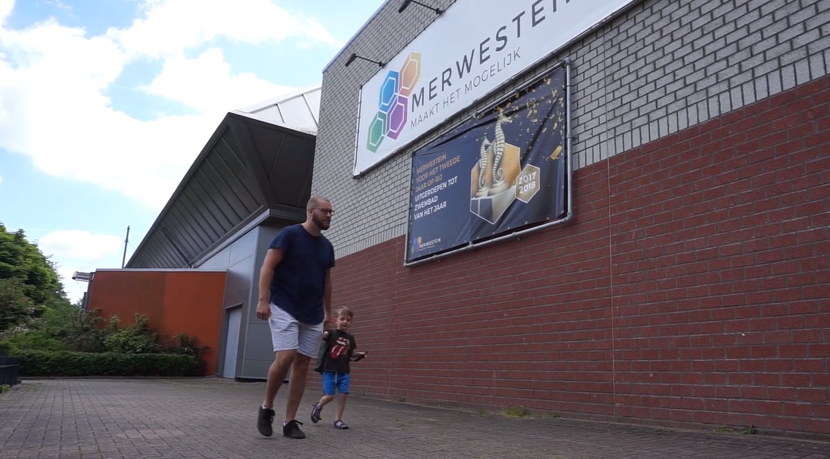 Merwestein's tweet photo. Hieronder zie je het filmpje voor de nieuwe route naar de zwemlessen. Op het moment van opnemen was de extra route aanduiding nog niet geplaatst. Deze is nu wel aanwezig waardoor de route duidelijker is aangegeven.

https://t.co/EIqbOQnyq0 https://t.co/op8xKlTTwC